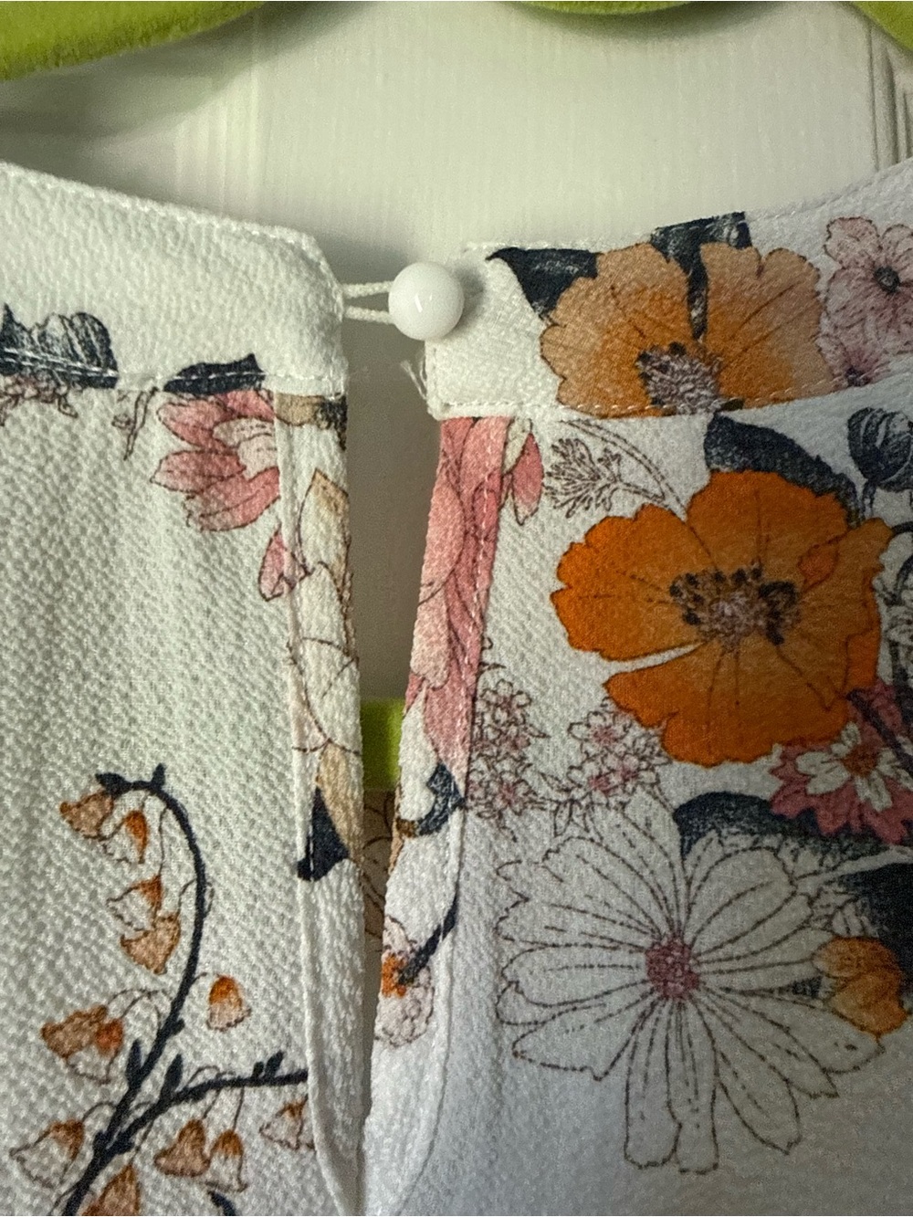 Urban Romantics White Floral Keyhole Ruffle Bell Sleeve Blouse Size L - Picture 6 of 7